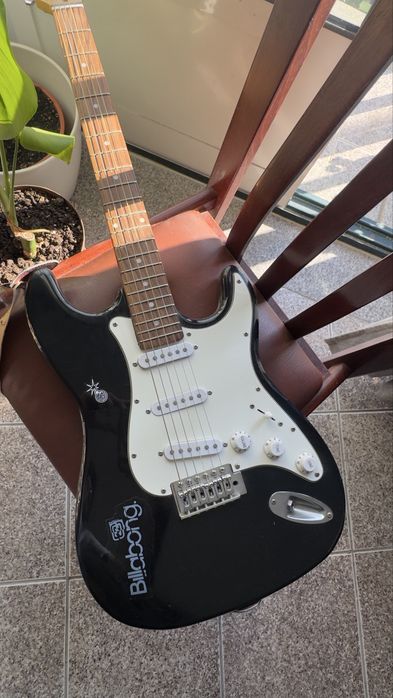 Guitarra com amplificador e.zipy