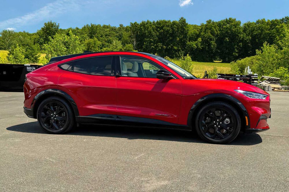 Ford Mustang Mach-E Premium      2023