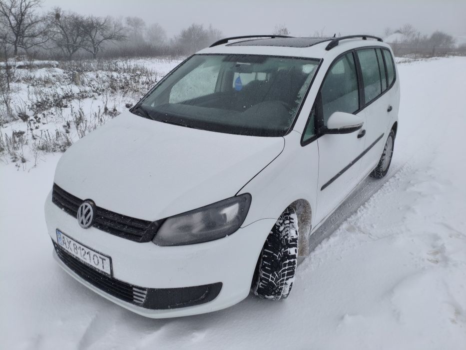 Продам Volkswagen Touran в хорошем состоянии ,варить, красить ничего не нужно , дизель работает отлично, очень экономичный,резина зима,лето, дорогая музыка, понорамная крыша,любой вид оформления