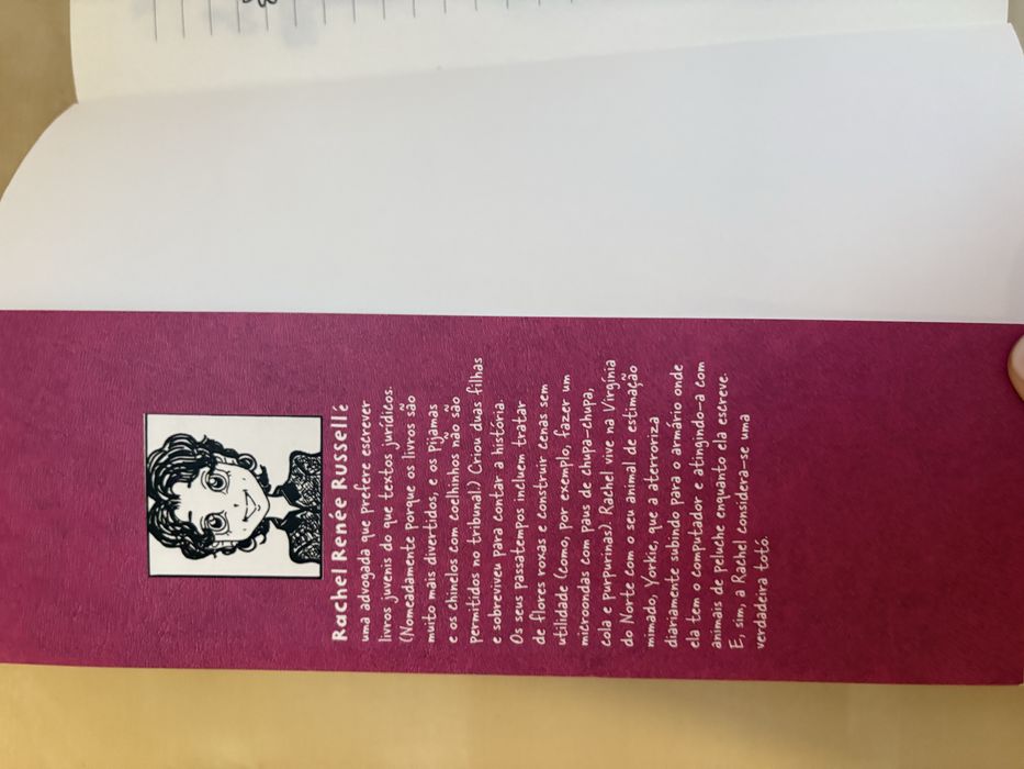 Livro Diário de uma Totó de Rachel Renné Russel