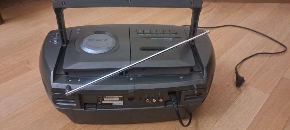 Музичний центр SAMSUNG RCD-VS50
Музичний центр є СD програвач, для кас