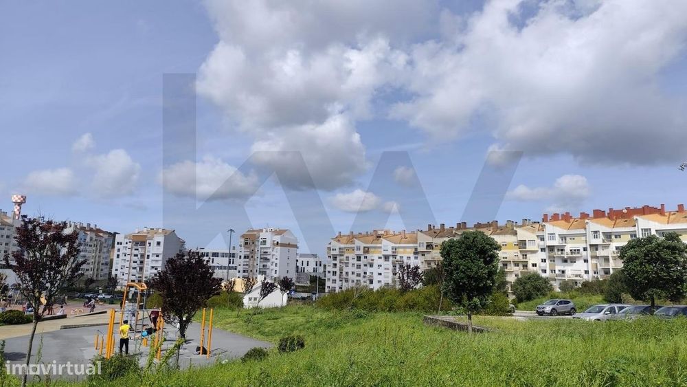 Terreno Urbano | 225 m2 de construção| Oportunidade Única em Zona de E