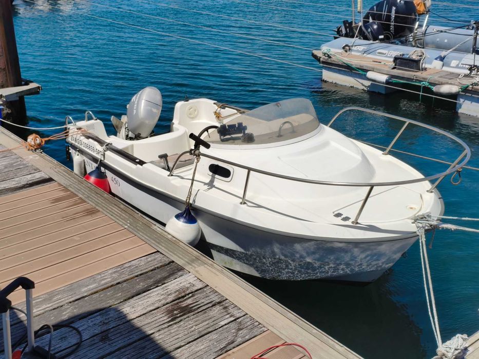 Barco Semi-Cabinado Beneteau Antares 450