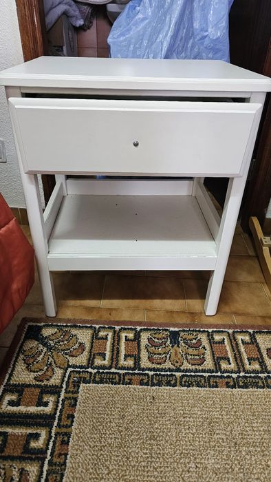 Mesinha de cabeceira Ikea