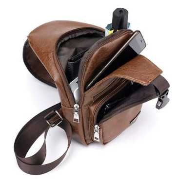 Bolsa / Mala tiracolo em couro PU com saída USB - Preta