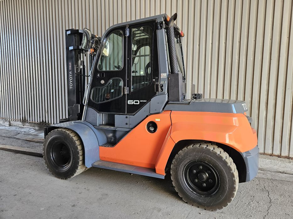 Навантажувачі вилкові в Києві. Вилочные погрузчики Тойота.