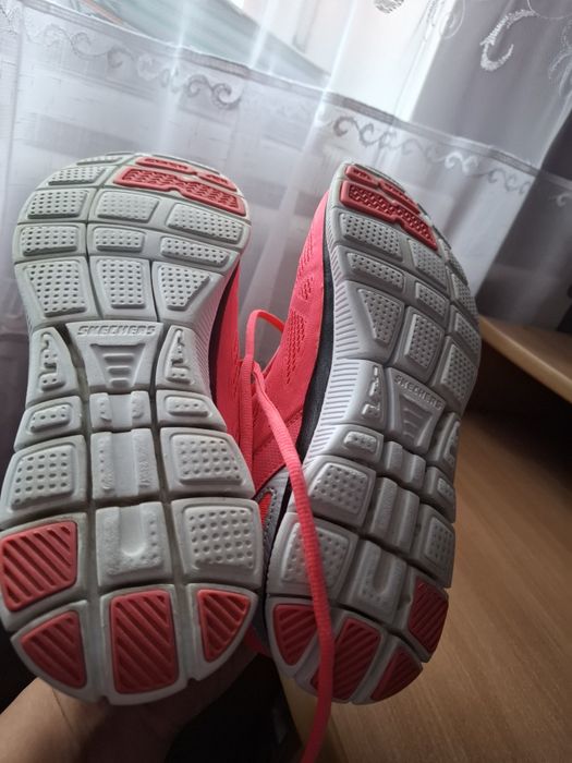Кроссовки"Skechers" 39 размер
