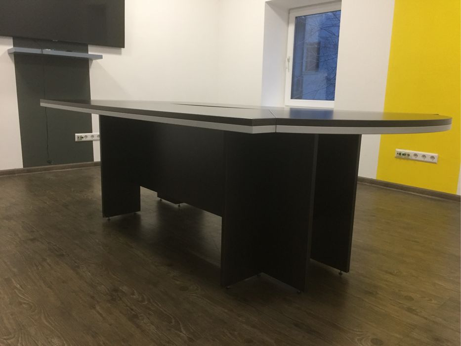 Конференционный стол Ньюмен