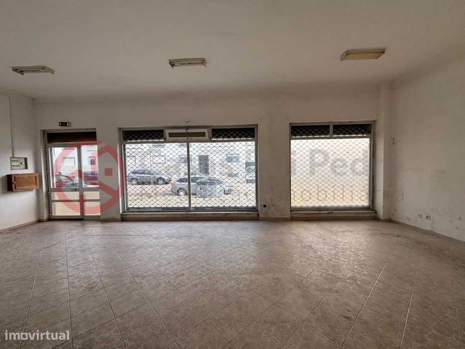 Loja em fase de aprovação para passagem a afetação de habitação, no...