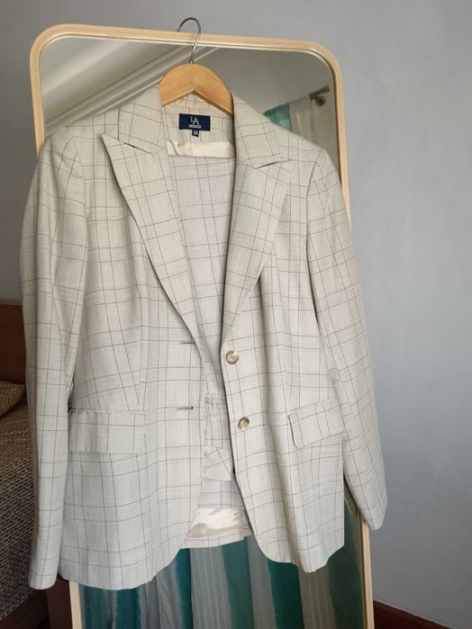 Conjunto de casaco e calças retas