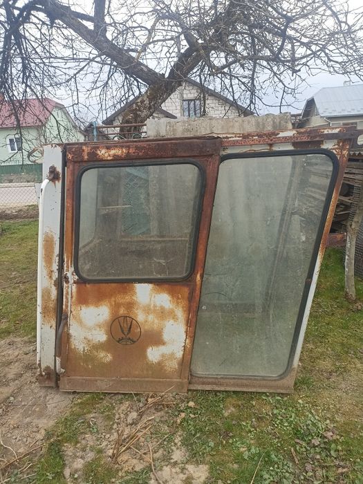 Кабіна до комбайнів або трактора