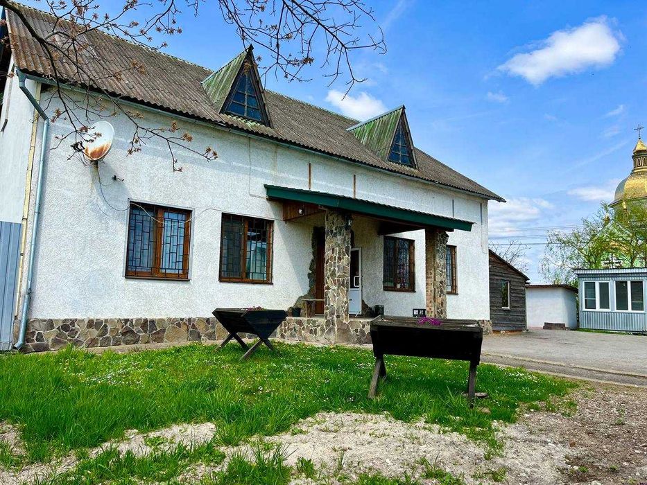 Житловий Будинок з діючим Магазином.