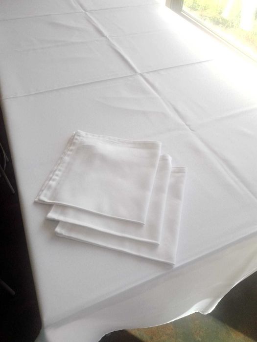 Mantas de cama individual e toalhas de mesa