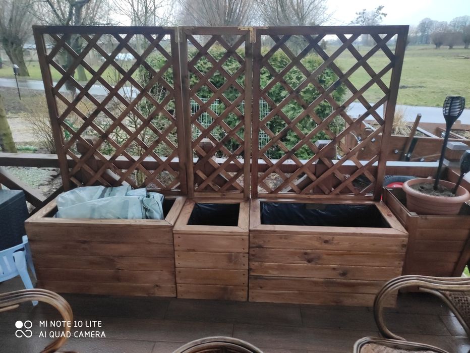 Donica drewniana z pergolą