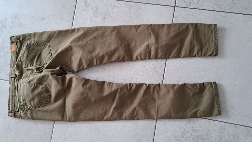 Spodnie damskie Stradivarius