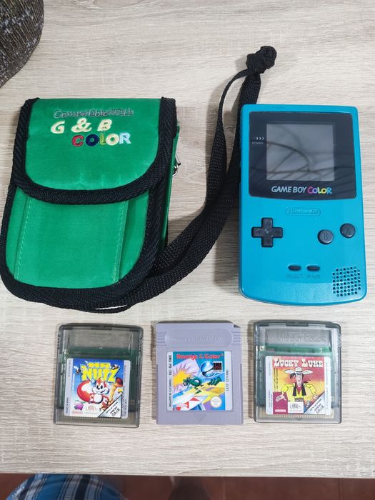 Game Boy color com jogos e bolsa