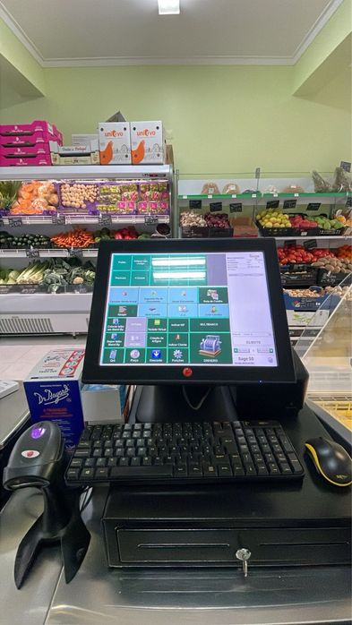 Mercearia junto ao centro comercial