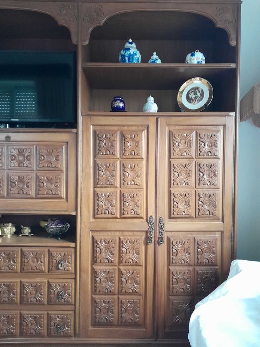 Móvel Sala em Madeira com Diva Embutido.