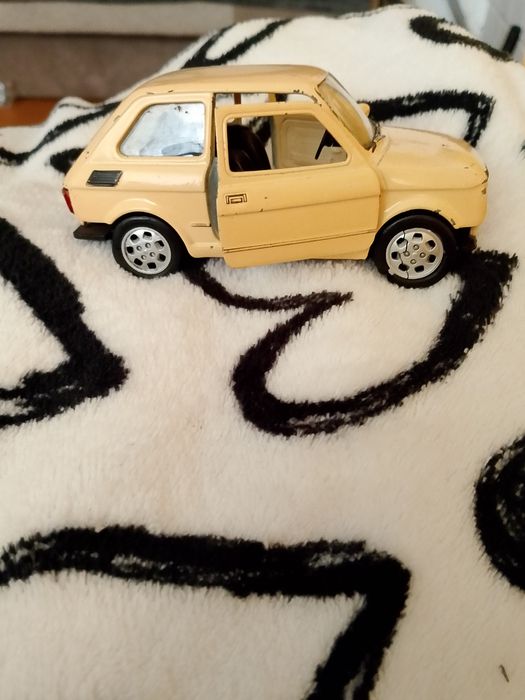 Kolocjonerski  samochóda maluch 126p