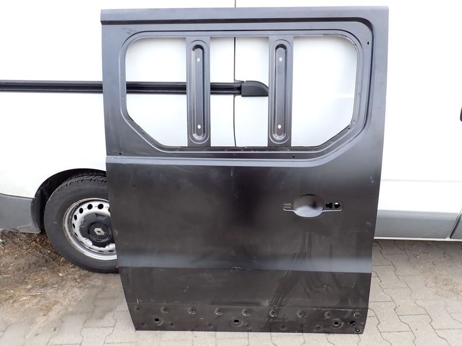 trafic 3,4 nv 300 primastar vivaro b dzrwi boczne prawe