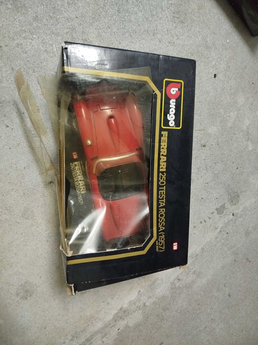 FERRARI 250 TESTA ROSSA 1957 em ótimo estado caixa danificada.