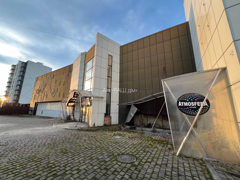 ОРЕНДА приміщення ПОРУЧ із ЖК "ЛИПКИ", закритий двір, власна ПАРКОВКА