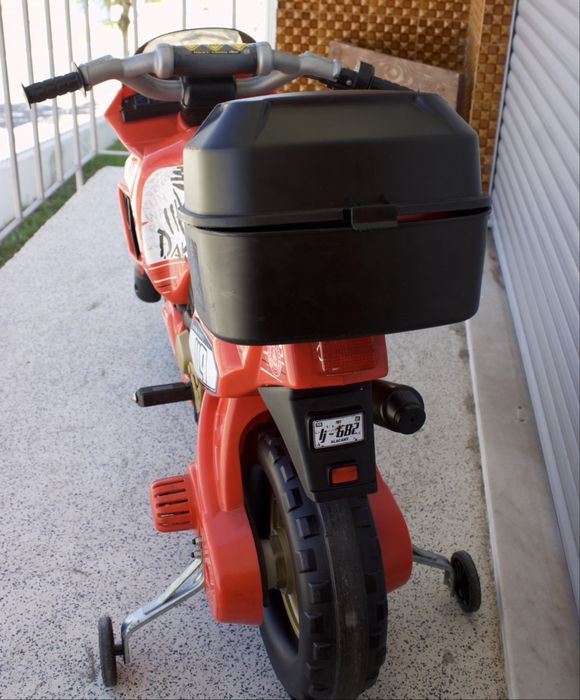 Mota a Bateria Infantil + Capacete e Carregador