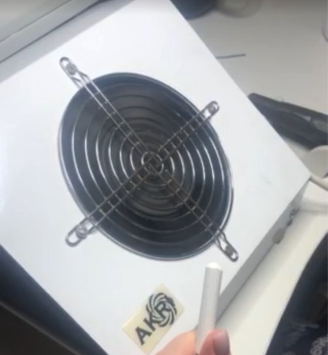 Витяжка для манікюру