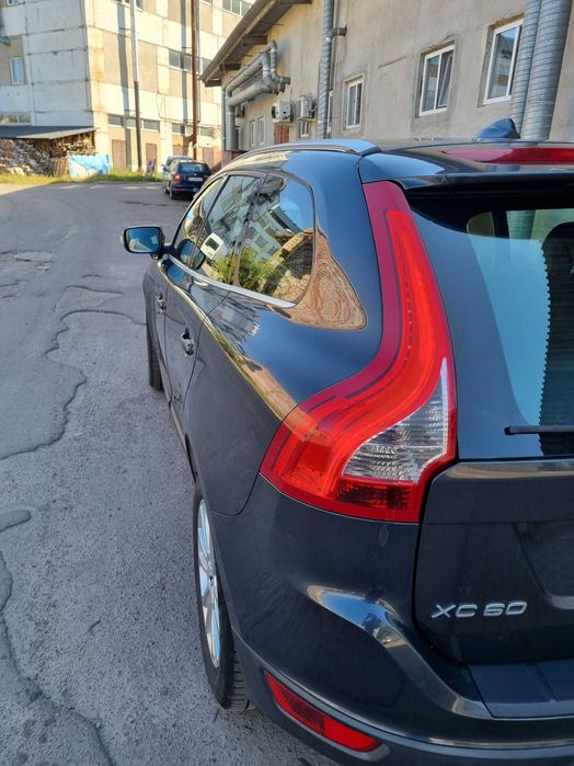 Volvo XC60 2.4D D5 автомат Summum