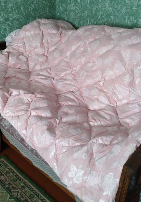 Продам нові зимові теплі пухові  ковдри.