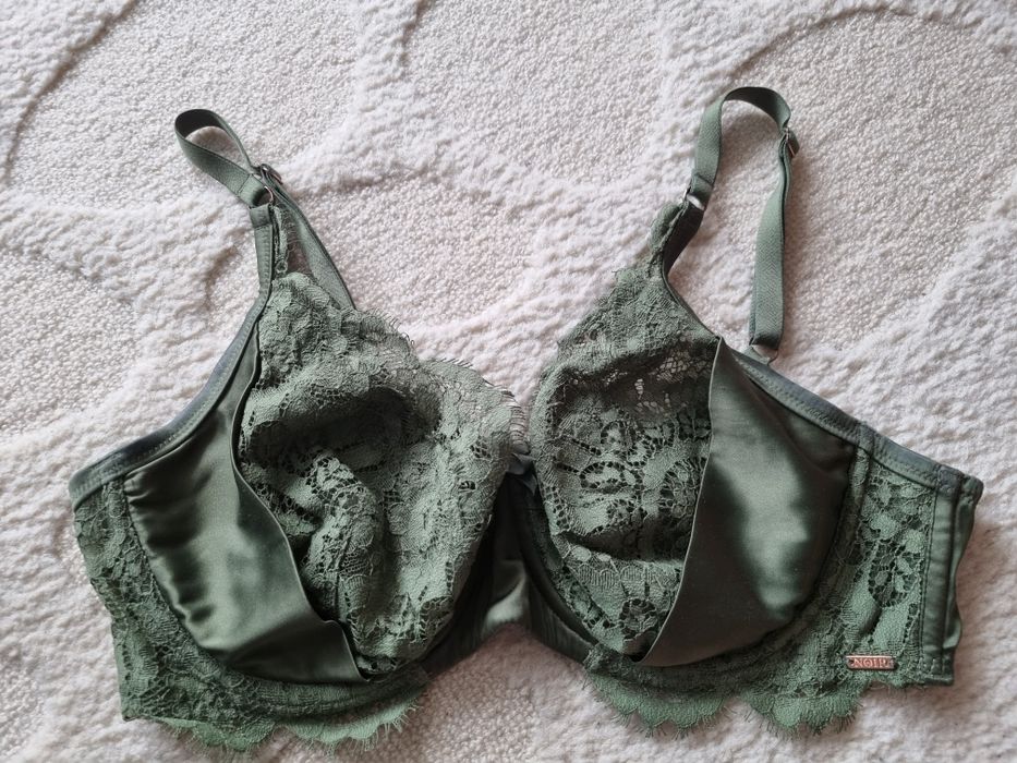 Biustonosz Hunkemoller Noir - 80D
Serdecznie polecam!