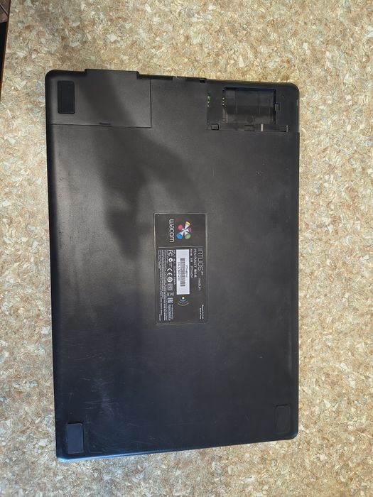 Графічний планшет Wacom PTH-651