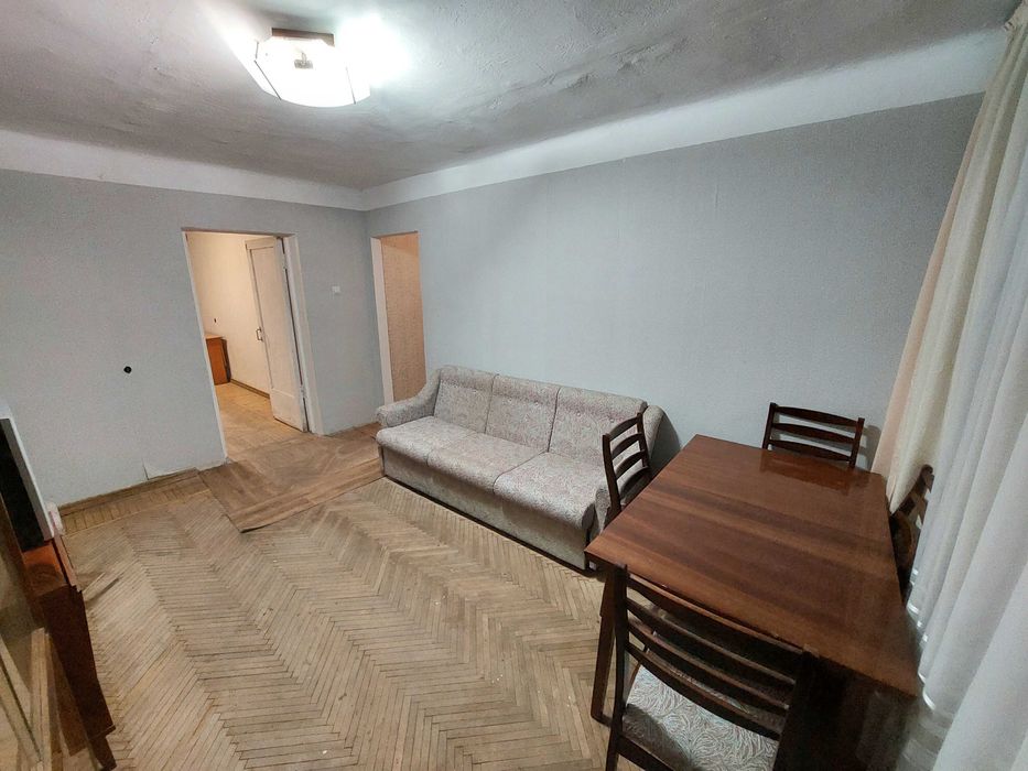 Без комісії продам 2-к.  Маккейна, 38а. Метро Звіринецька - 5 хв. пішк