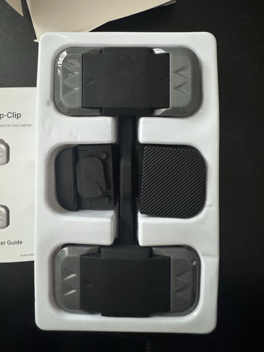 klipsy so montażu tabletu do laptopa