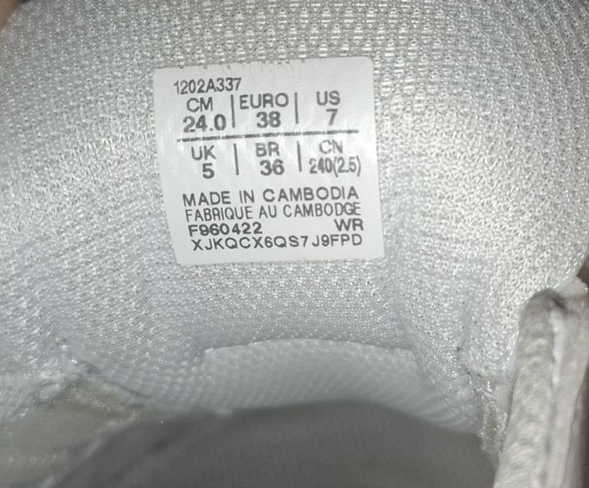 Кросівки жіночі Asics