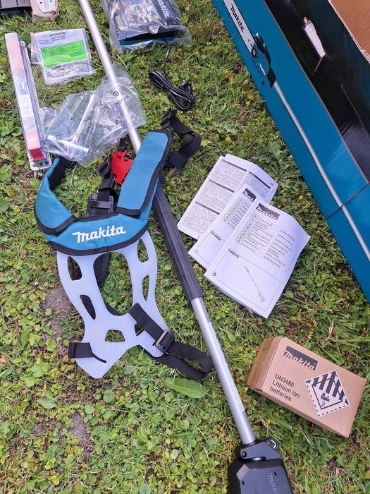 MAKITA Okrzesywarka Piła z Wysięgnikiem 40V XGT UA003GM101 30cm 4,0Ah