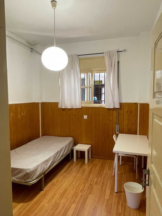 Quartos mobilados em moradia T4 na Alta de Coimbra para Estudantes