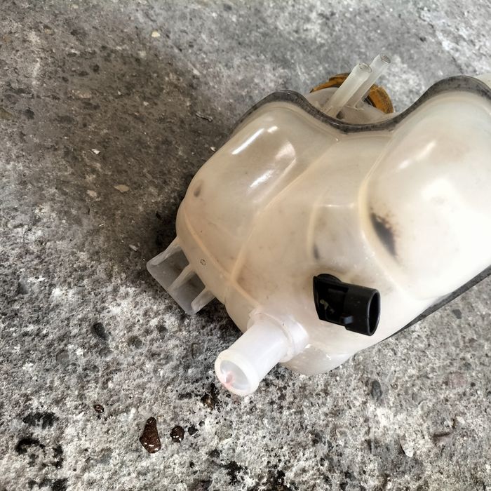 Zbiorniczek wyrównawczy Vectra c signum 1.8 benzyna