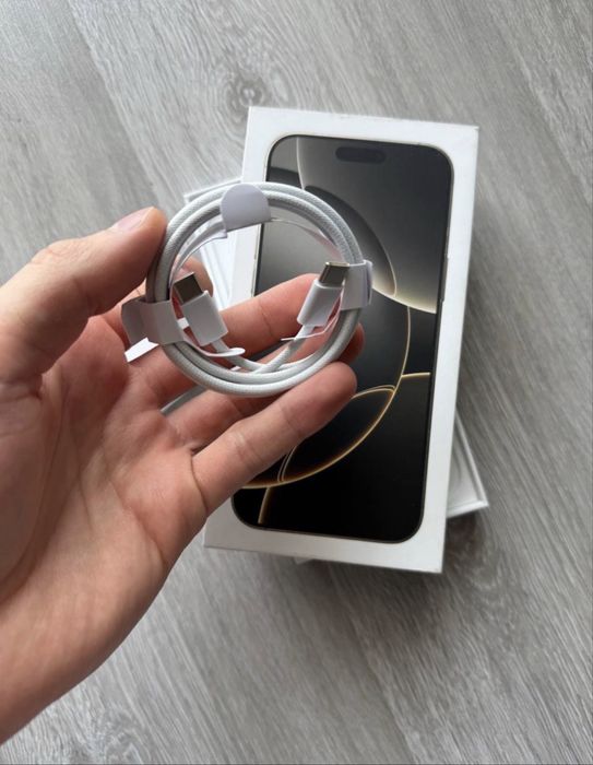 Оригинальная коробка и кабель 16 pro max.