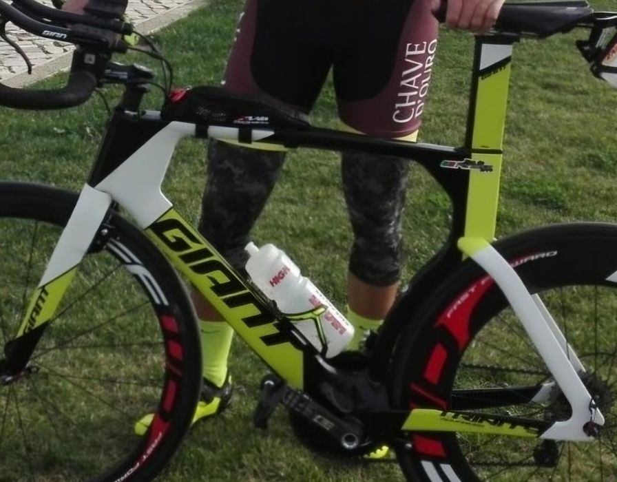 Bicicleta de TT marca Giant Trinity