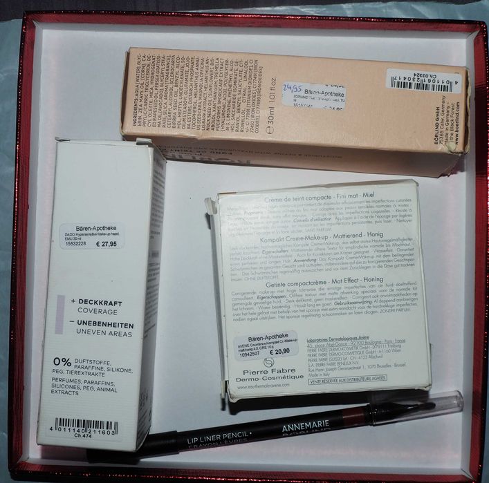 Zestaw markowych kosmetyków do makijażu