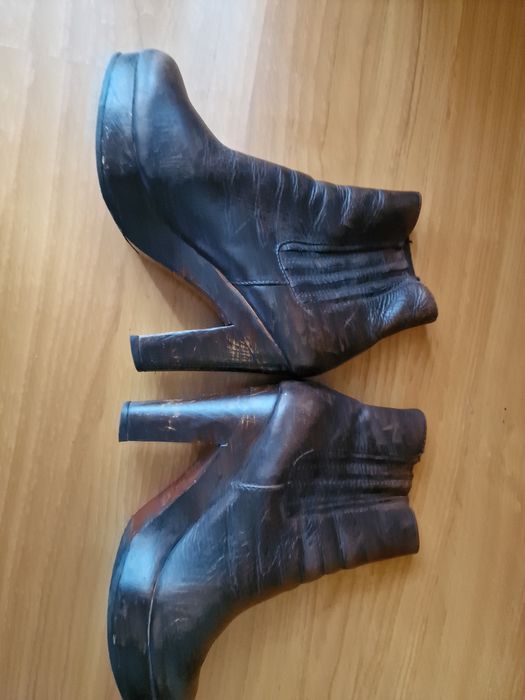 Botins Uterque  38