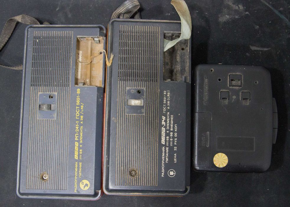 Радіоприймачі Вега. Плеєр касетний. Лот ретро