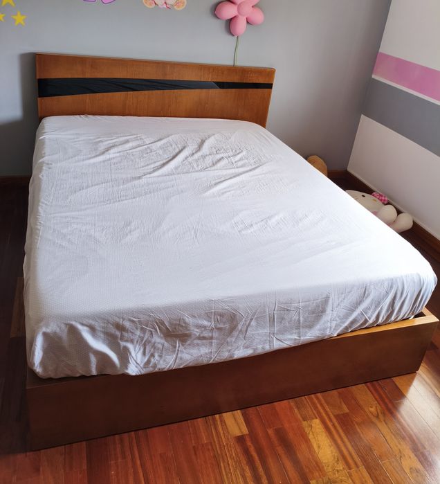 Cama de casal com colchão Emma
