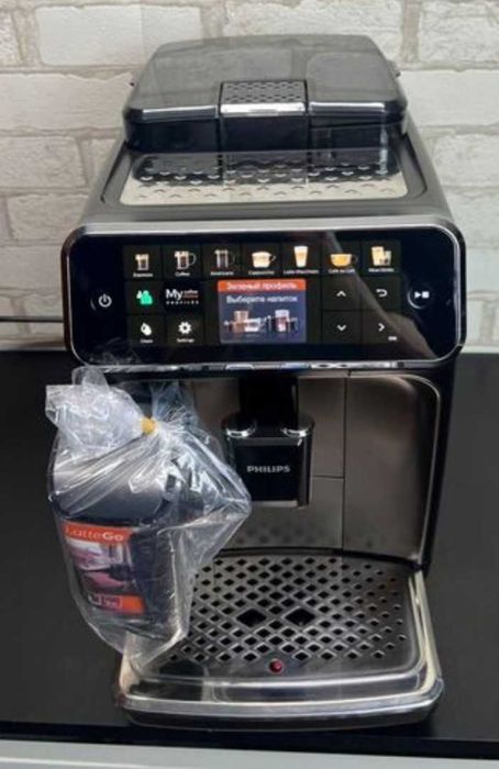 Кавомашина автоматична Philips Series 5400 EP5441/50 молочник LatteGo