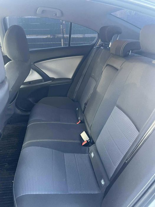 Toyota Avensis T27 polski salon