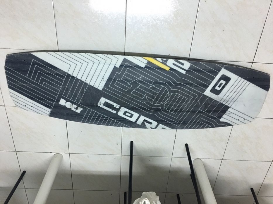 Prancha kitesurf kiteboard core bolt 3 142x42,75