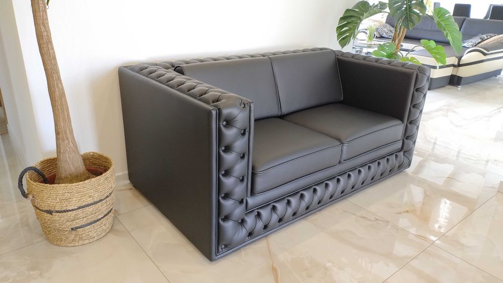 Sofa Versage, skóra naturalna, kanapa 2 osobowa stylowa Chesterfield