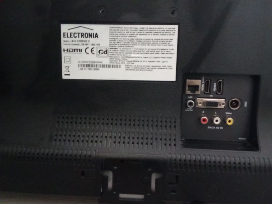 TV electronia 24 polegadas só com suporte de parede