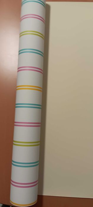 Papel parede riscas quarto bebé